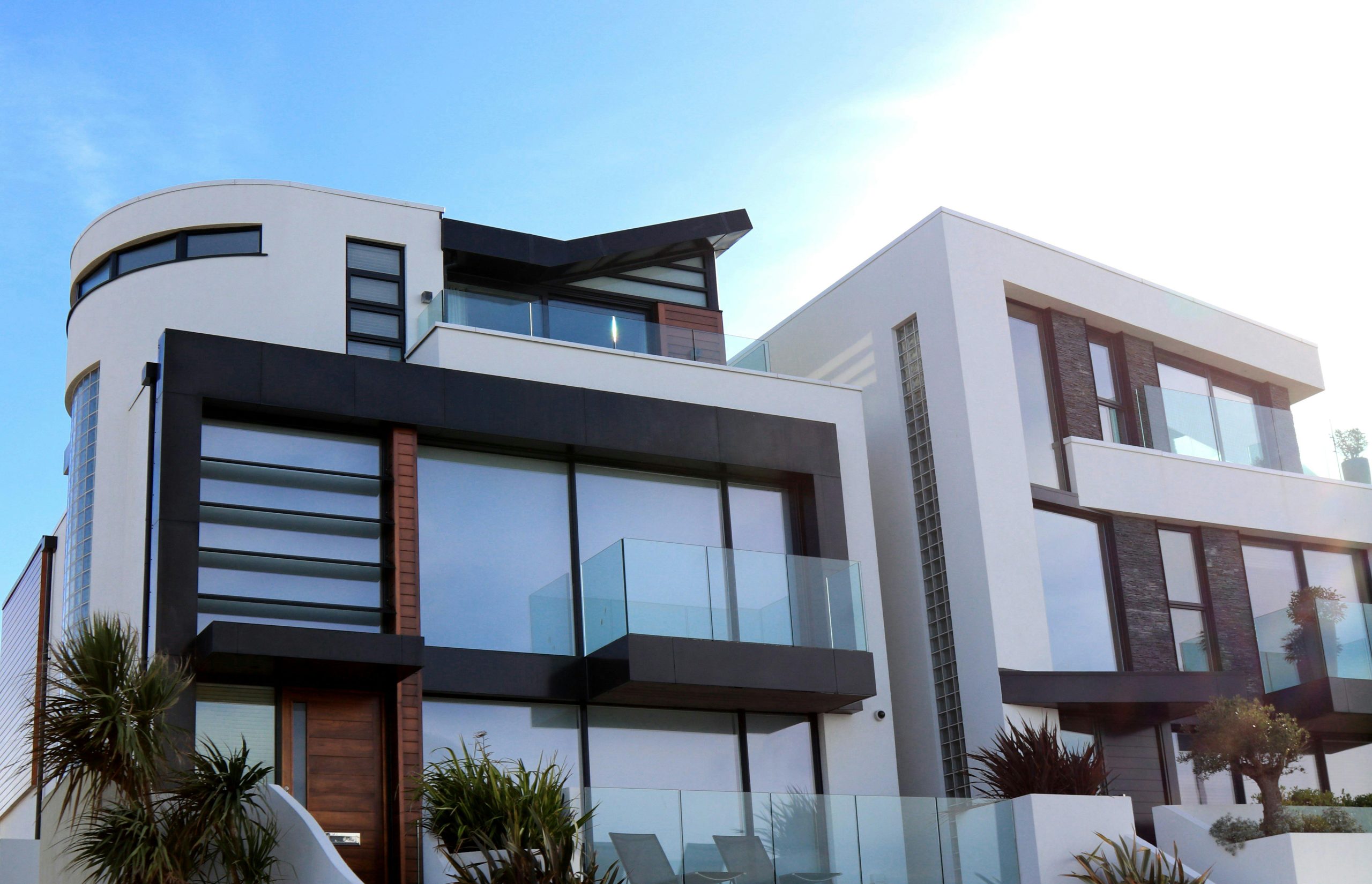 Bien immobilier à l'étranger : déclaration, succession et transmission