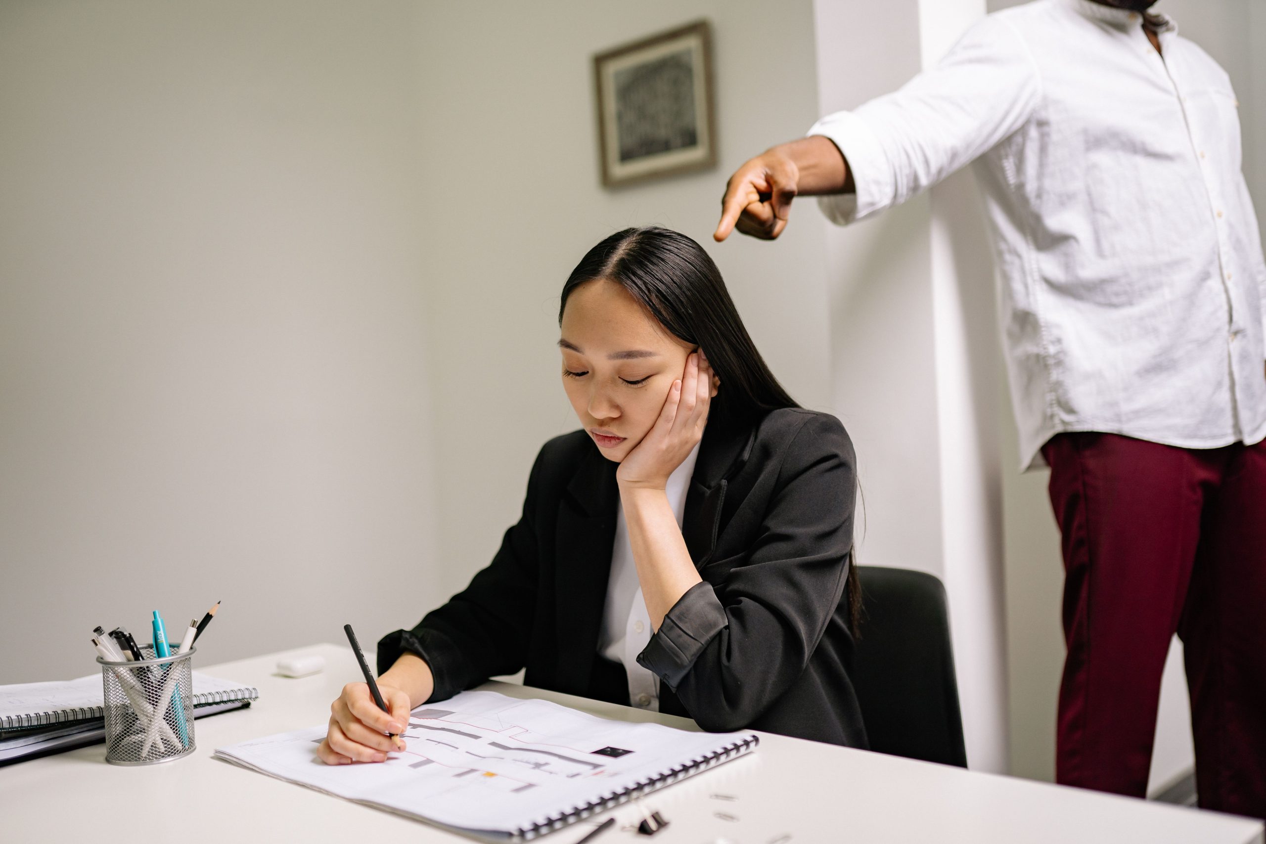 Harcèlement moral au travail : preuves à réunir et recours possibles