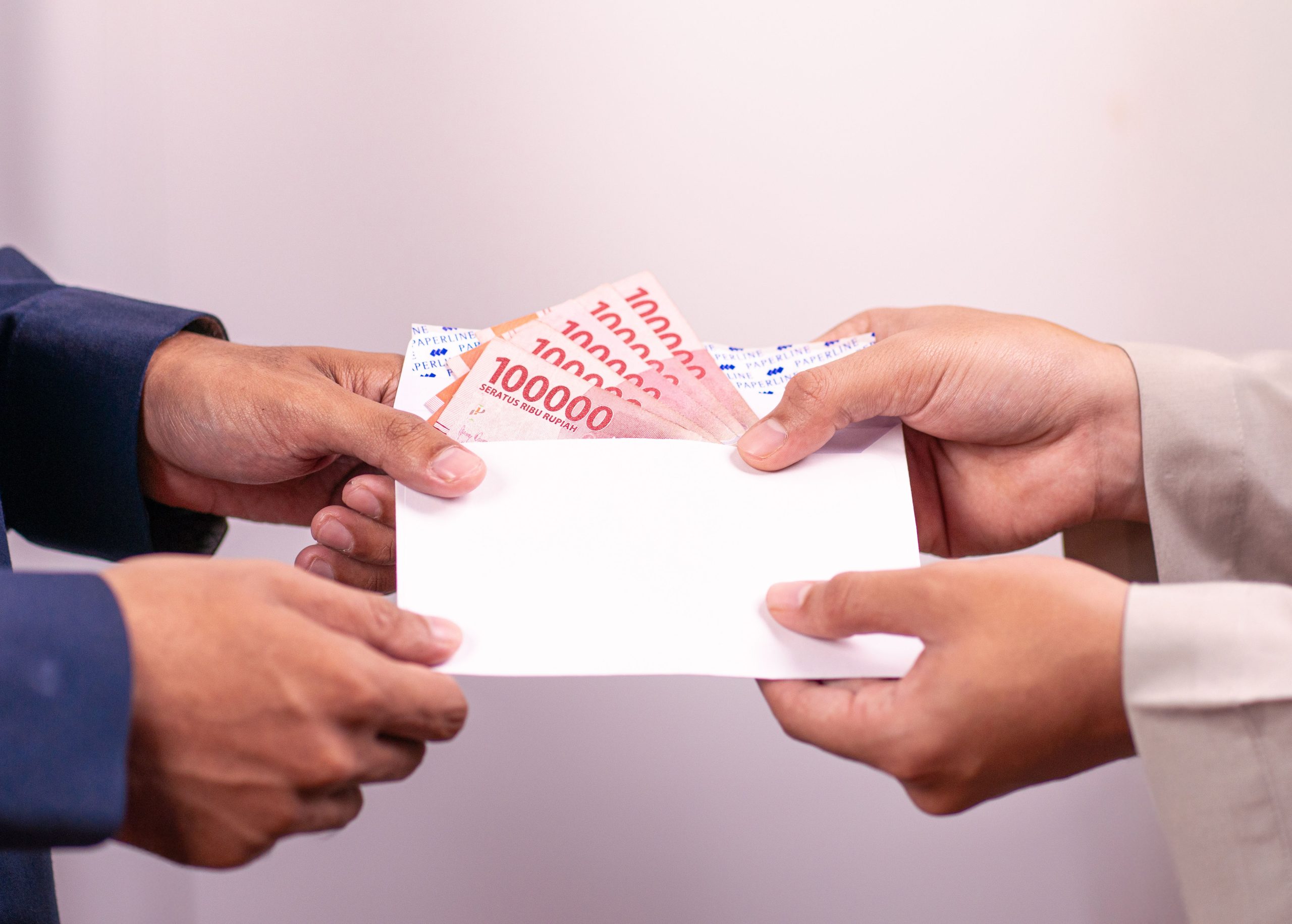 Don familial relevé à 50 000 euros, taux unique de 6 % sur les donations : le plan transmissions 2027 annoncé par Matignon le 12 septembre 2026. Cumul des abattements, simulation chiffrée, points juridiques à vérifier avant de donner
